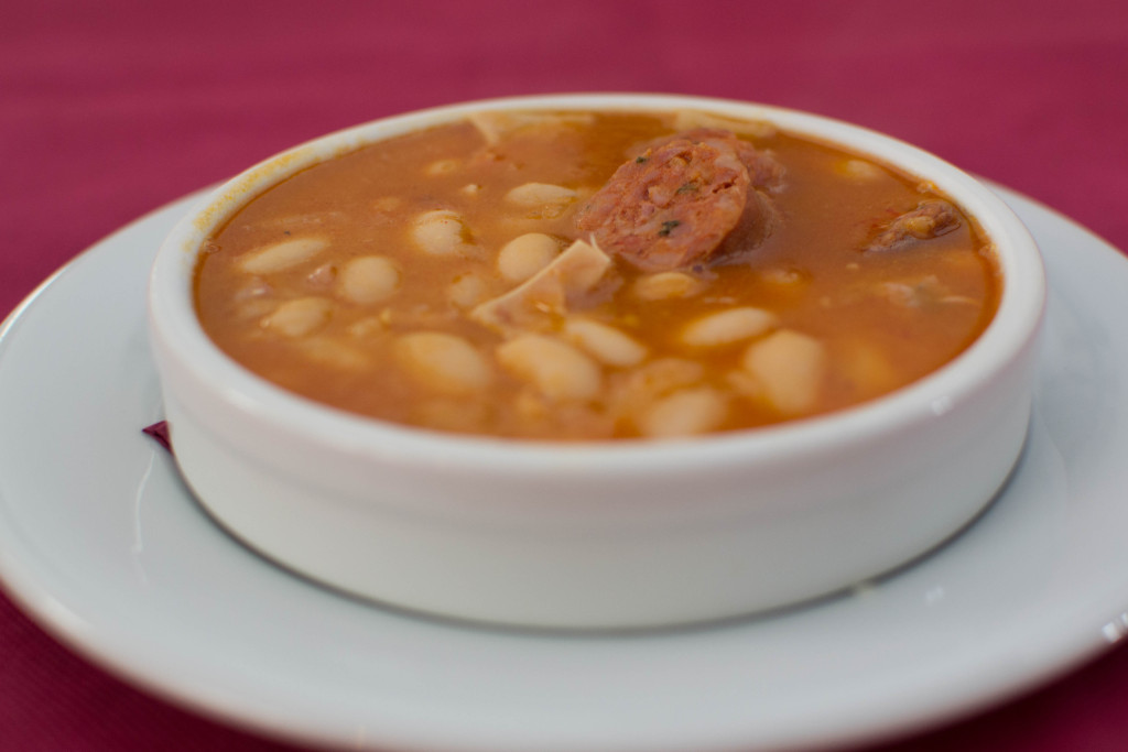 pochas con chorizo